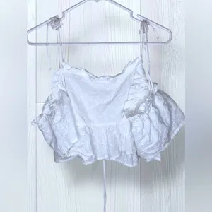 NEON ROSE Women’s White Eyelet Lace Crop Top Puff Sleeve Tie Front Peplum Blouse thumbnail 3