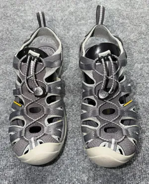 KEEN Women's Whisper Sandals Closed-Toe Bungee Sandals thumbnail 1