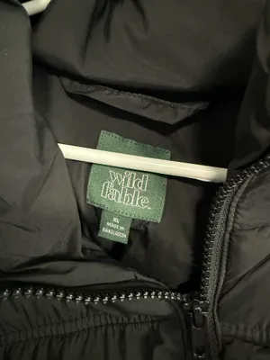 Wild Fable Black Cropped Puffer Jacket thumbnail 2