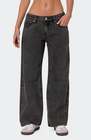 Edikted Low-Rise Raelynn Jeans Petite thumbnail 1