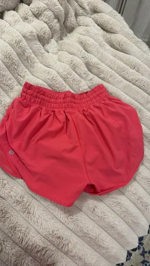 Lululemon Hotty Hot High-Rise Lined Short 2.5" thumbnail 2