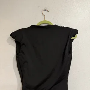 Black Ruched Surplice V Neck Sleeveless Bodysuit Sz L thumbnail 7