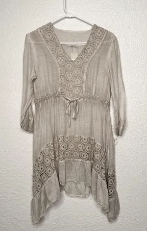 Saga Boho Tunic Dress Light Taupe Crochet Lace Handkerchief Hem Size M thumbnail 1