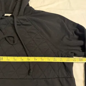 Maurices Womens XL Black Quilted Chest Pullover Hoodie Sweatshirt Curved‎ Hem thumbnail 4