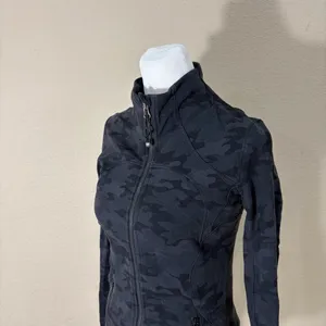 lululemon athletica Black Camo Jacket Sz 4 Outdoor Excersice Gym Preppy thumbnail 3