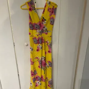 Vibrant Yellow Sleeveless V-Neck Maxi Dress thumbnail 2