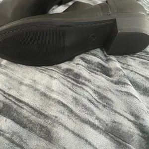 Black half ankle boots thumbnail 4