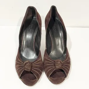Gucci‎ Chocolate Brown Suede Gold Trim Peep Toe Classic Pumps Heels Size 8.5 thumbnail 2