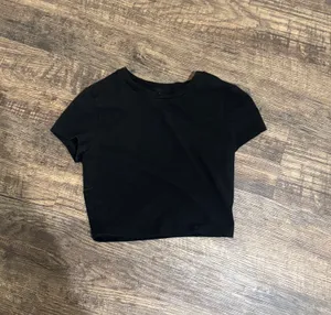 Aritzia tna chill ortiz cropped t-shirt in black thumbnail 2