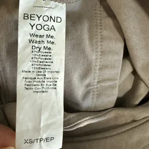 Beyond Yoga Spacedye Refocus Cropped Tank with Shelf Bra Birch Heather Beige XS thumbnail 7
