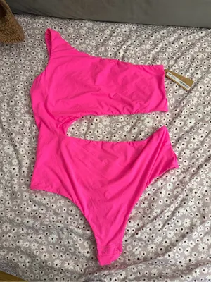 SKIMS Size 3X fits everybody one shoulder cut out bodysuit - neon pink NWT thumbnail 12