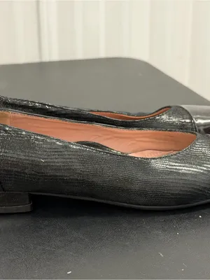 BeautiFeel Black Cap-Toe Textured Ballet Flats thumbnail 8