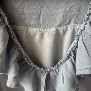 Women's Blue Ruffled Top Size M thumbnail 4
