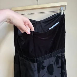 NWT Lulus black velvet strapless jumpsuit floral women's size large formal wear thumbnail 8