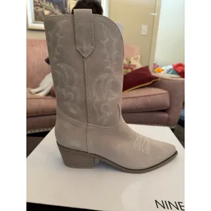Nine West Women's Yodown Suede Western Boot Size 9.5 Cowgirl Cowboy Festival thumbnail 3