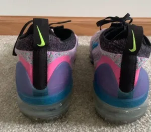 Nike Women’s  Air Vapormaxes 2022 thumbnail 5