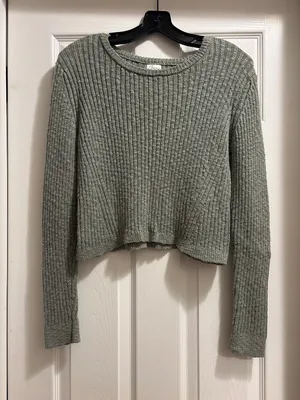 Francesca’s Green Cropped Sweater thumbnail 1