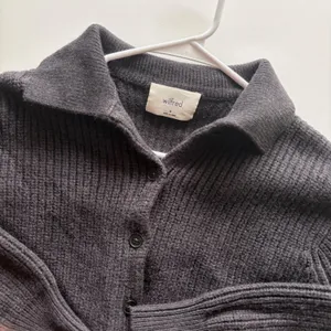 Wilfred Cardigan Women‎ Size M Dark Grey 100% Merino Wool Cropped Ribbed Polo thumbnail 2
