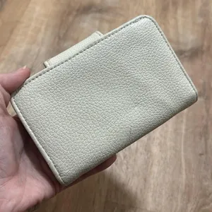 ADRIENNE VITTADINI |‎ Woman's Off White Pebble Leather Bifold Clutch Wallet thumbnail 6