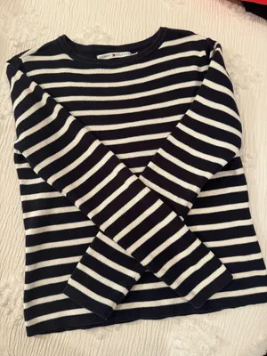 Tommy Hilfiger Women’s Vintage Sweater thumbnail 1
