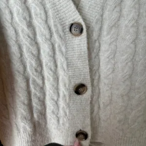 H&M wool chunky cableknit cardigan sweater beige oatmeal vneck button down thumbnail 3