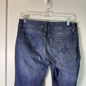 Wrangler Women's Essential Straight Stretch Mid-Rise Slim Fit Straight Leg Jean‎ thumbnail 3