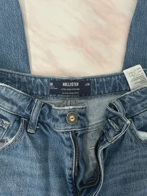 Hollister Ultra High-Rise Mom Jeans - Size 8 / 29R thumbnail 2