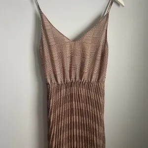 Joie Brown Brown Plaid Pleated‎ Midi Dress size Small Geometric Preppy Academia thumbnail 3