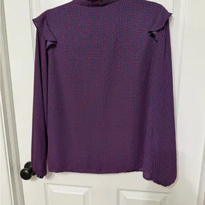 J. Crew V neck ruffle‎ blouse size medium in antique navy geranium thumbnail 5