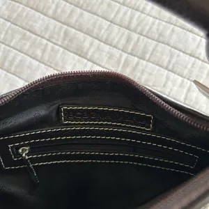 BCBGMAXAZRIA Y2K rare quilted, off-white, brown leather shoulder bagette small​ thumbnail 9