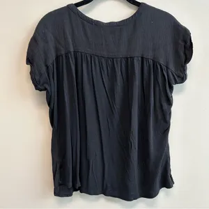 LOFT Black Mixed Media Crinkle Sleeveless Top Small thumbnail 3