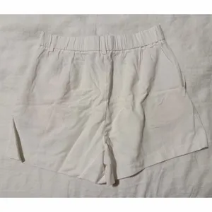 Stradivarius White High Waist Women's Shorts thumbnail 7