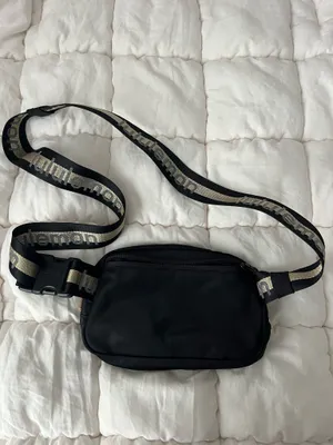 Lululemon Belt Bag thumbnail 2