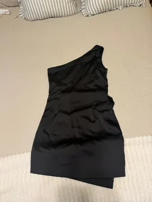 black dress thumbnail 3
