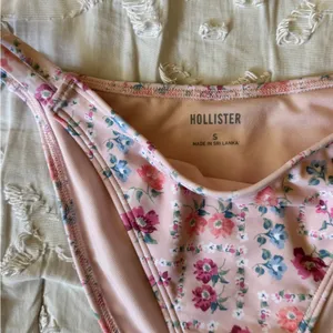 Hollister Size S/M Pink Floral Triangle Bikini Set thumbnail 8