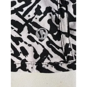 Lululemon Tracker Short 4" Women Sz 4 Black White Animal‎ Print Running Athletic thumbnail 5