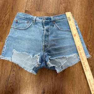 Levi's 501 Distressed Denim Cut Off Jean Shorts Cotton Women 30 light‎ wash thumbnail 2