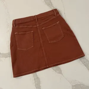 Wilfred Free by Aritzia High Waisted Denim Date Night Mini Skirt Women’s 4 Brown thumbnail 4