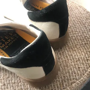 Sam Edelman Josi Gum Sole Leather Retro Genuine Leather lar up sneakers white with black details and arch support soles thumbnail 7