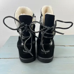 Koolaburra by UGG Shazi Black Suede Faux Fur Lined Boots 1019361 Womens Size 6 thumbnail 9
