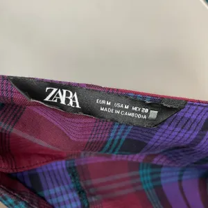 Zara Plaid Puff Sleeve Blouse‎ Women Size Medium Purple Red V-Neck Button Front thumbnail 10