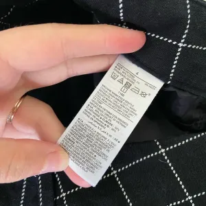 NWOT | Old Navy women’s checkered‎ pixie ankle length pants — size 4 thumbnail 8