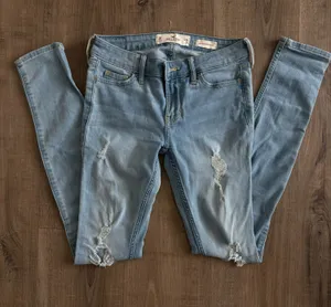 Hollister Low-Rise Super Skinny Jeans thumbnail 1
