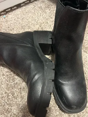Black boots Size 8.5 thumbnail 1