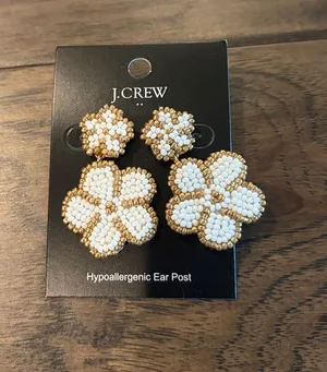 New With Tags JCrew Factory White and Gold Beaded Flower Earrings thumbnail 1