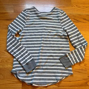 Koolaburra by Ugg gray and white striped long sleeve v neck Henley size medium thumbnail 4