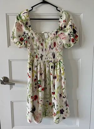 Floral Midi Dress With Sweetheart Neckline thumbnail 1