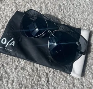 Quay Australia Black Metal Aviator Sunglasses thumbnail 1