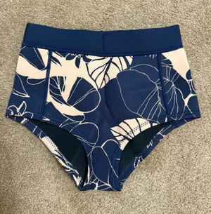 Patagonia Women's R1 Lite Yulex Surf Shorts Form-Fitting Valley Flora NWT Size 8 thumbnail 1
