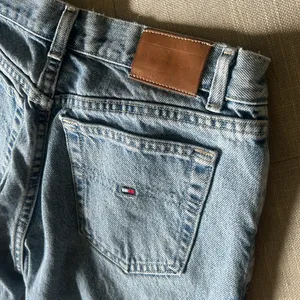 Tommy Hilfiger Vintage Classic Blue Light-Washed Denim Jeans Size 2 thumbnail 12